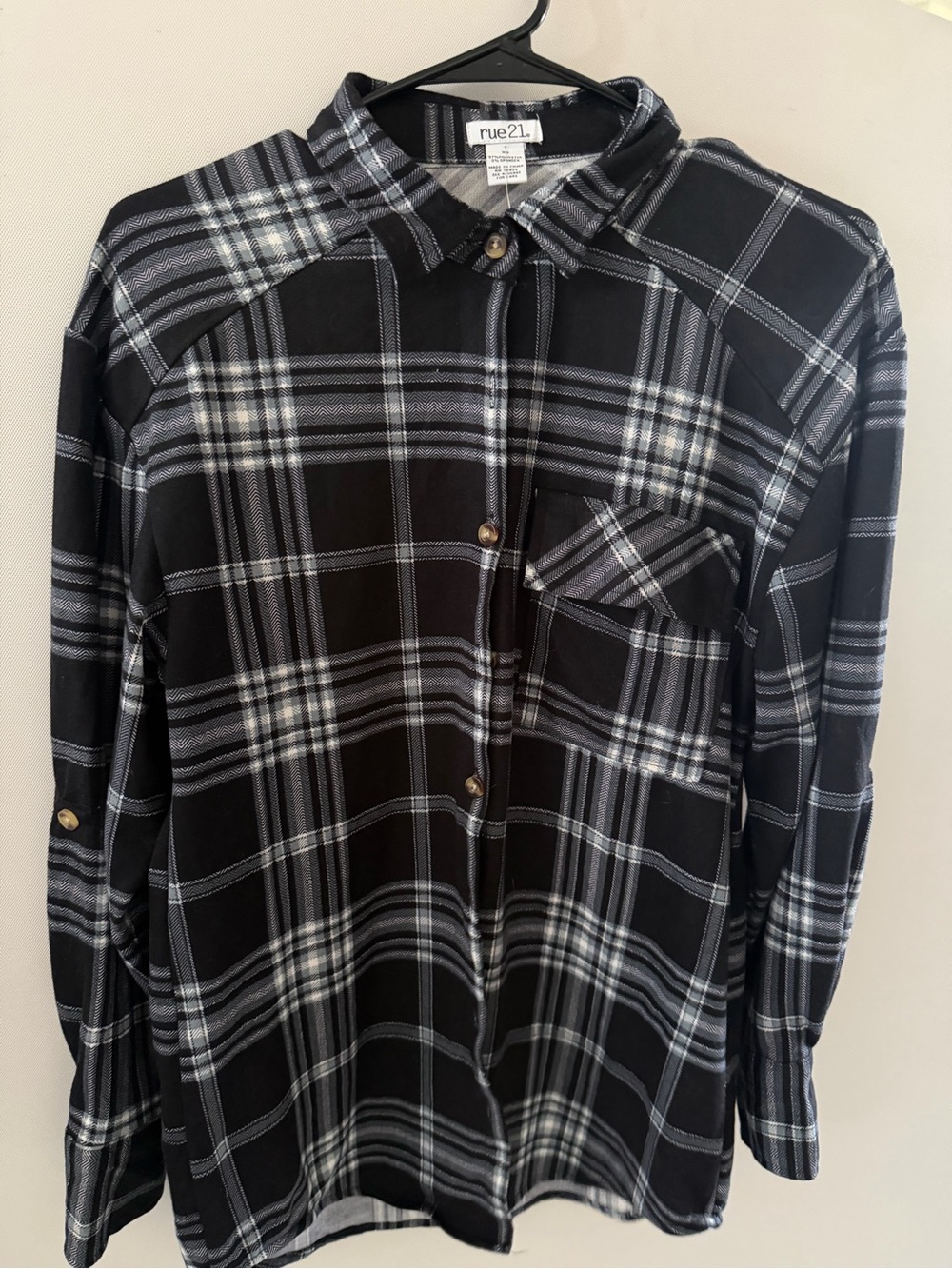 Rue21 Black and White Plaid Button-Down Shirt
